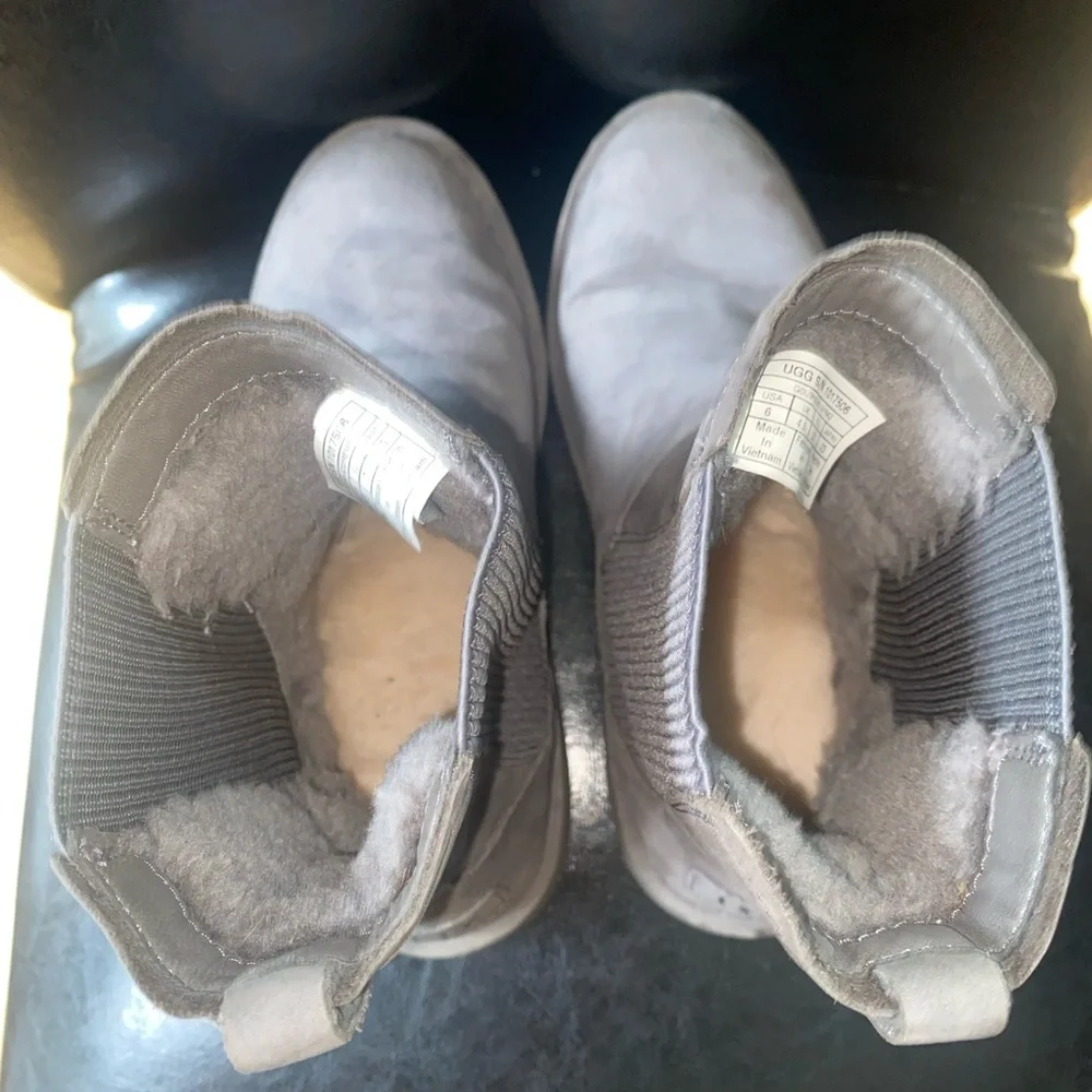 Ugg Lara Chelsea Ankle Boots - Picture 4 of 4
